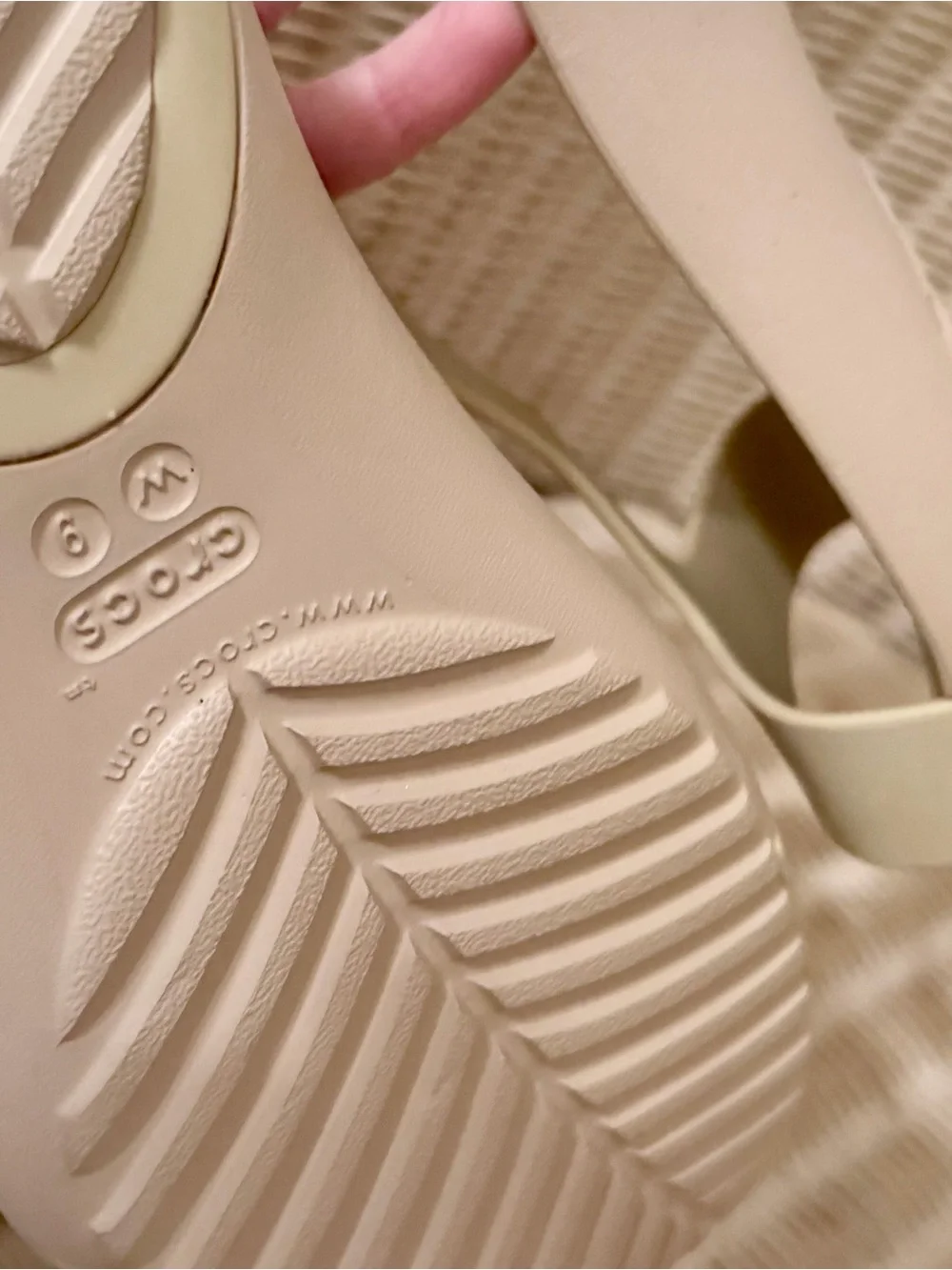 CROCS sleek cream